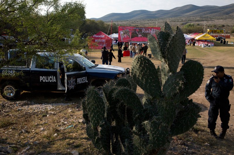 Μεξικό: Τραγωδία στο πάρτι της 15χρονης με τους 1,3 εκατ. καλεσμένους -Ανδρας ποδοπατήθηκε από άλογο [εικόνες] | iefimerida.gr 0