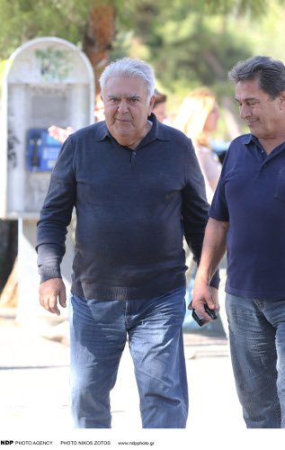 Σπάνια έξοδος για τον Πασχάλη Τερζή -Στη Γλυφάδα, με φίλους [εικόνες] | iefimerida.gr 0