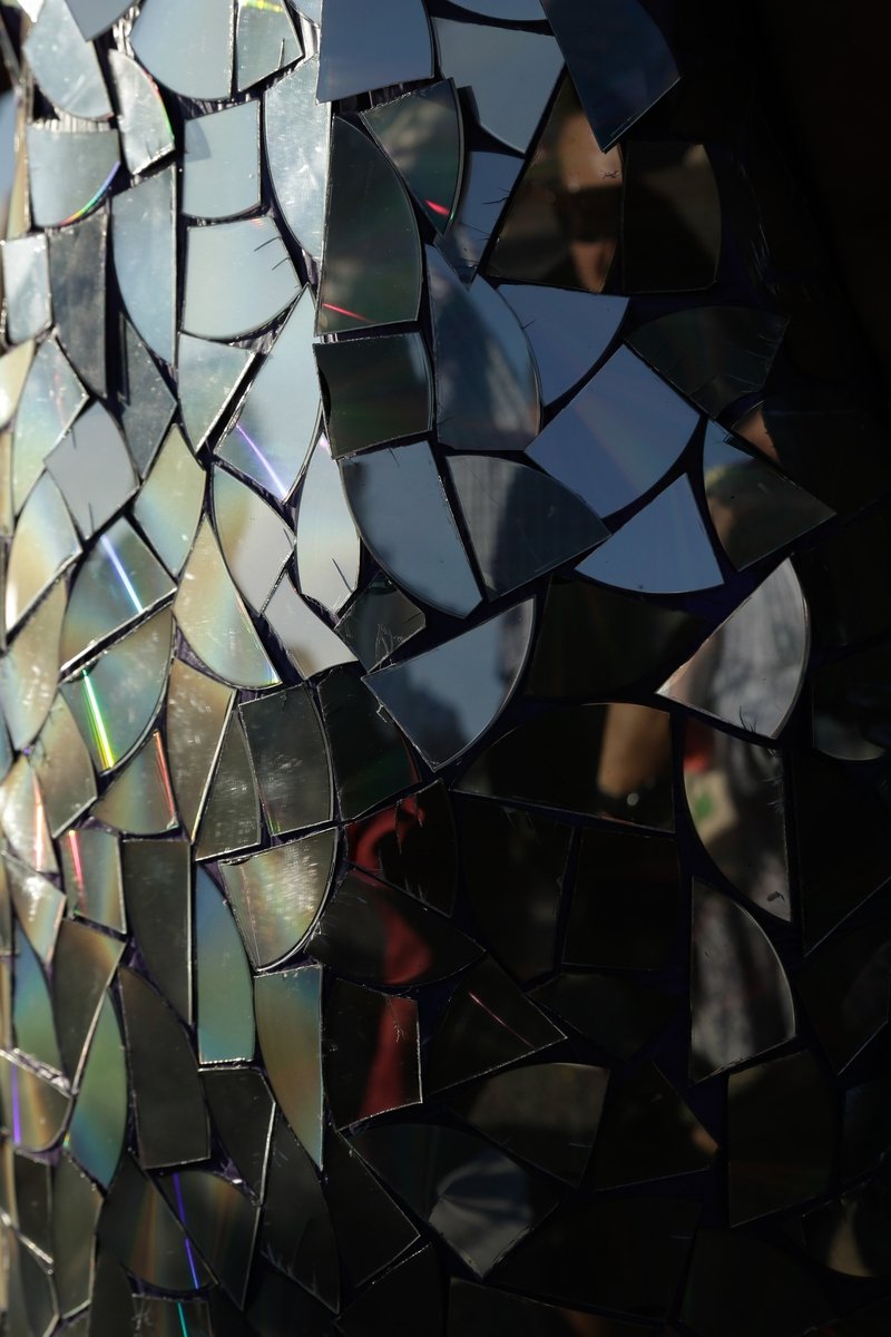 Μια διαφορετική πασαρέλα στη Θεσσαλονίκη -Ρούχα από ποπ κορν, όστρακα, εφημερίδες [εικόνες] | iefimerida.gr 4