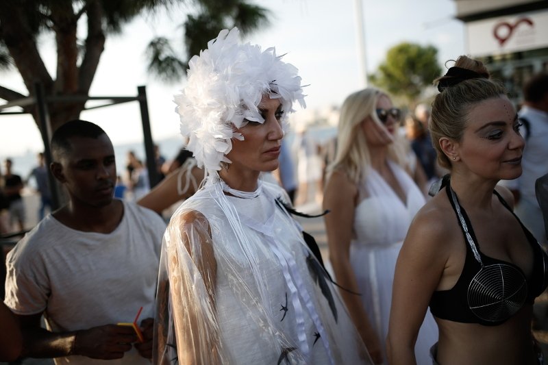 Ο Μπουτάρης σε ρόλο μοντέλου, στην πασαρέλα -Σε μία διαφορετική επίδειξη [εικόνες & βίντεο] | iefimerida.gr 0