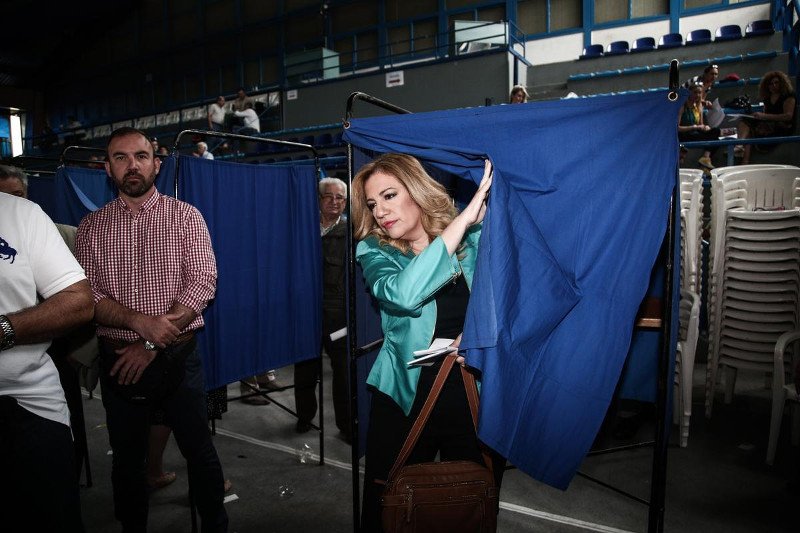 Επεισόδιο στο συνέδριο του ΠΑΣΟΚ: Αγνωστος μοίραζε την πολιτική διαθήκη του Γεννηματά [εικόνες] | iefimerida.gr 15