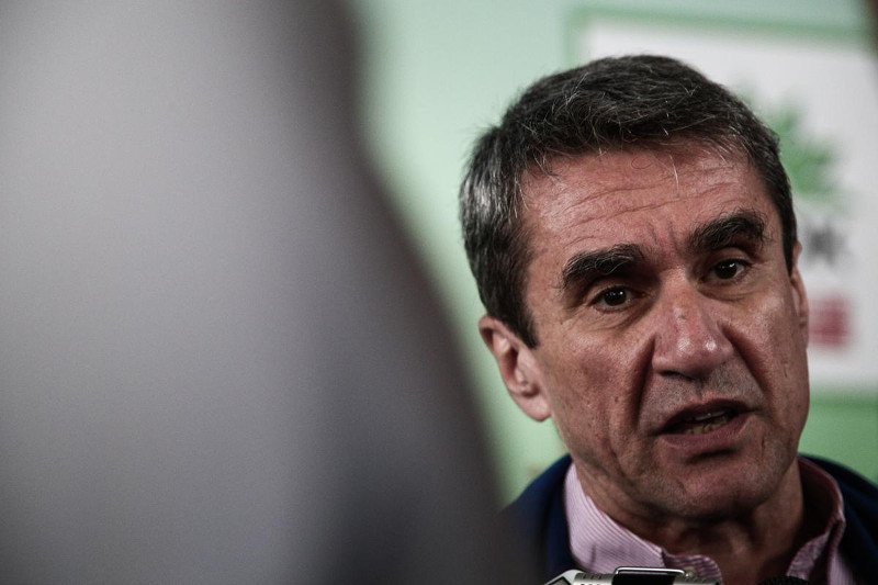 Επεισόδιο στο συνέδριο του ΠΑΣΟΚ: Αγνωστος μοίραζε την πολιτική διαθήκη του Γεννηματά [εικόνες] | iefimerida.gr 3