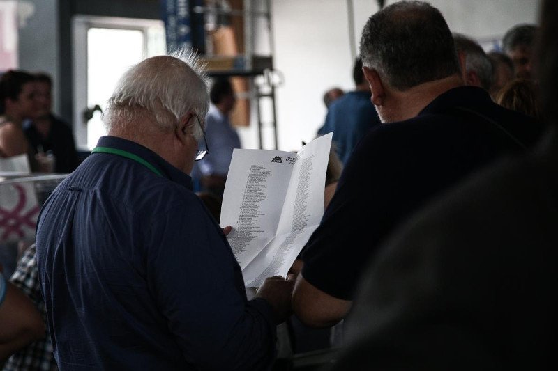 Επεισόδιο στο συνέδριο του ΠΑΣΟΚ: Αγνωστος μοίραζε την πολιτική διαθήκη του Γεννηματά [εικόνες] | iefimerida.gr 7