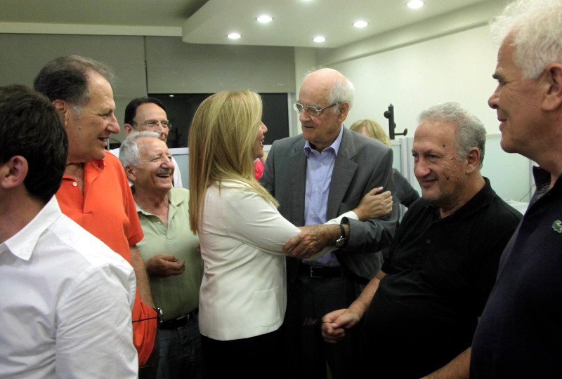 Δείτε την Γεννηματά να πανηγυρίζει με Λαλιώτη, Σκανδαλίδη, Κακλαμάνη [εικόνες] | iefimerida.gr 1