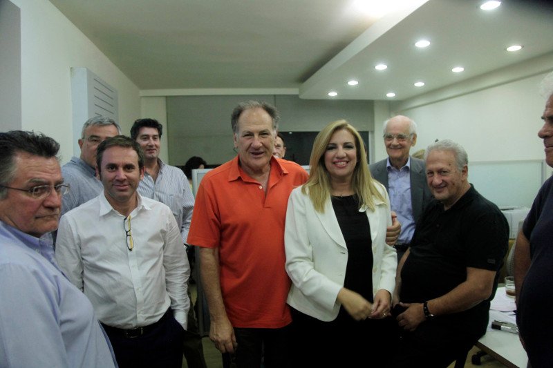 Δείτε την Γεννηματά να πανηγυρίζει με Λαλιώτη, Σκανδαλίδη, Κακλαμάνη [εικόνες] | iefimerida.gr 0