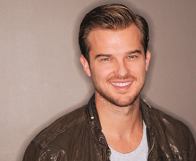 Ο γυμνός πάστορας που καλεί το ποίμνιό του να απαλλαγεί από τα περιττά ρούχα και να πλησιάσει το Θεό [εικόνες&βίντεο] | iefimerida.gr 2