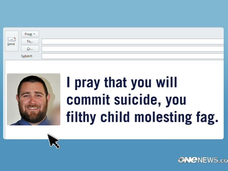 Πάστορας σε γκέι: Προσεύχομαι να αυτοκτονήσεις βρωμερή παιδόφιλη αδελφή | iefimerida.gr 0