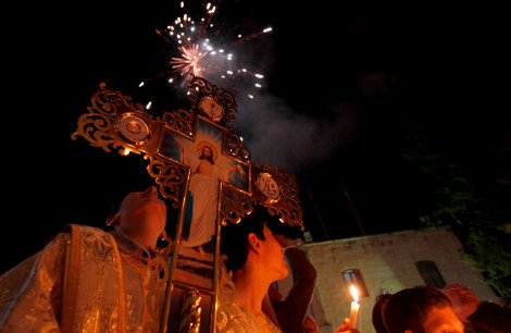 Πώς γιορτάστηκε το Ορθόδοξο Πάσχα σε όλον τον κόσμο [εικόνες] | iefimerida.gr 1