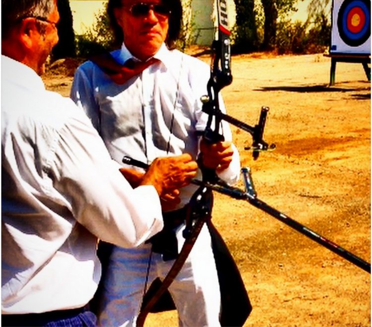 Ο Ηλίας Ψινάκης βρήκε... στόχο -Δείτε προς τα πού έριξε τα βέλη του [εικόνες] | iefimerida.gr 2