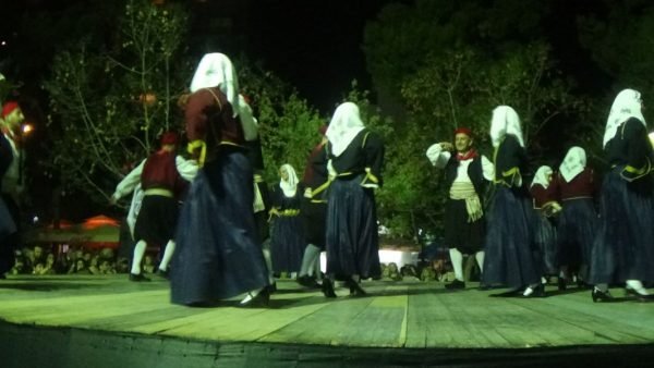 Οι Πατρινοί γιόρτασαν χτες την Πρωτομαγιά- Γέμισε η πόλη με λουλούδια και 700 χορευτές [εικόνες] | iefimerida.gr 8