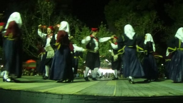 Οι Πατρινοί γιόρτασαν χτες την Πρωτομαγιά- Γέμισε η πόλη με λουλούδια και 700 χορευτές [εικόνες] | iefimerida.gr 7