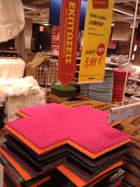 Ελληνες χριστιανοί ζητούν να αποσυρθεί από πολυκατάστημα πατάκι με το σχήμα του σταυρού [εικόνες] | iefimerida.gr 2