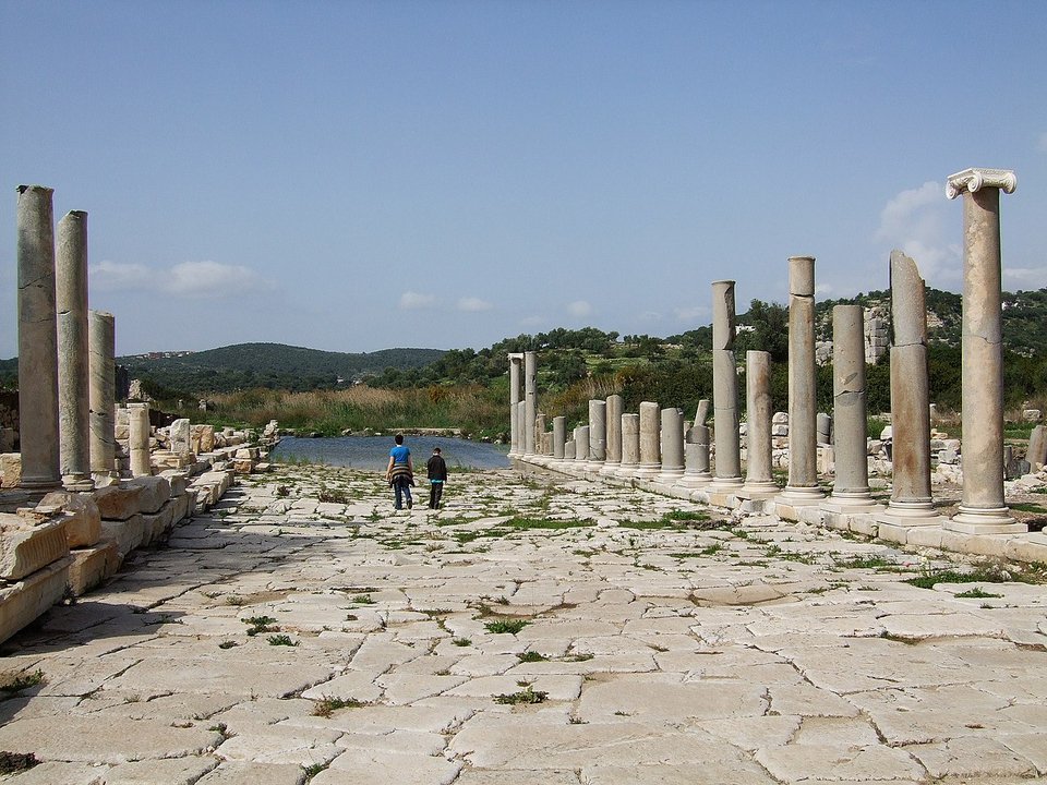 Αντικείμενα ελληνιστικής περιόδου σε ανασκαφή στην Αττάλεια -Πήλινο μπιμπερό, κορνίζα, πιρούνι | iefimerida.gr 0