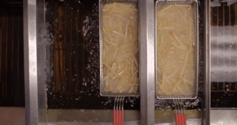 Καρέ-καρέ πώς φτιάχνεται το πιο φημισμένο... πιάτο των McDonald's -Οι τηγανιτές πατάτες [εικόνες] | iefimerida.gr 12