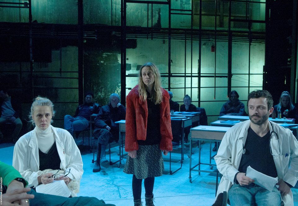 Η Ρούλα Πατεράκη ανεβάζει το «Δαμάζοντας τα κύματα» - Δεύτερο έργο του Λαρς φον Τρίερ αυτή τη σεζόν [εικόνες] | iefimerida.gr 1