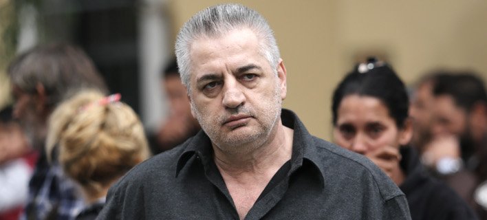 Βίντεο: Ορμηξε να λιντσάρει τον δολοφόνο ο πατέρας της Δώρας -«Αλήτη, ξεφτίλα, αφήστε μας να τον σκοτώσουμε», φώναζαν πολίτες | iefimerida.gr 0