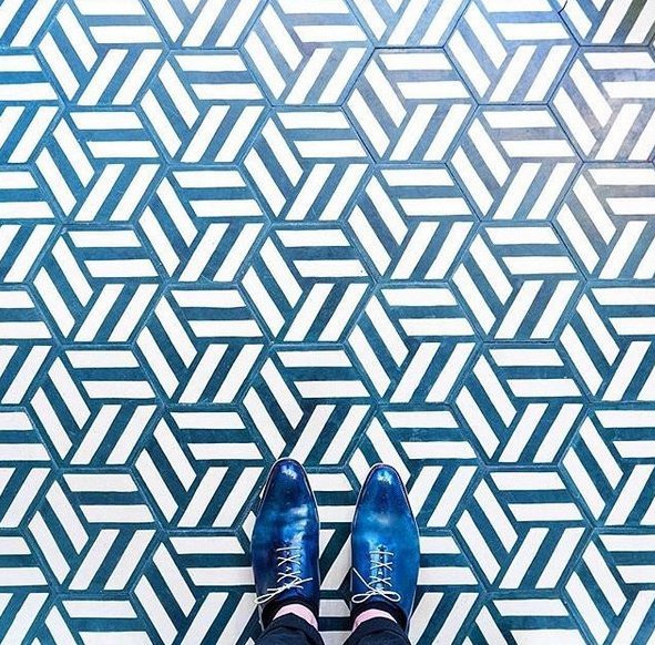 Το ζευγάρι που γυρίζει τη Βαρκελώνη για να φωτογραφίσει τα πιο εντυπωσιακά... πατώματα [εικόνες] | iefimerida.gr 2