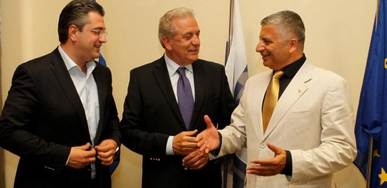 Γιατί ο Πατούλης ντύθηκε... Ferrero Rocher [εικόνες] | iefimerida.gr 0