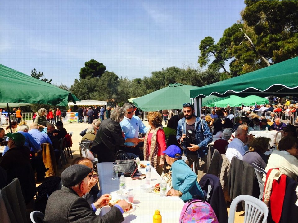 Ο Γιώργος Πατούλης με την εντυπωσιακή σύζυγό του έσυραν τον χορό στο πασχαλινό γλέντι του δήμου Αμαρουσίου [εικόνες] | iefimerida.gr 5