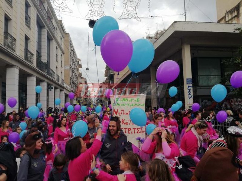 Παρέλαση λιλιπούτειων καρναβαλιστών στην Πάτρα -Δεν πτοήθηκαν από τη βροχή [εικόνες & βίντεο] | iefimerida.gr 3