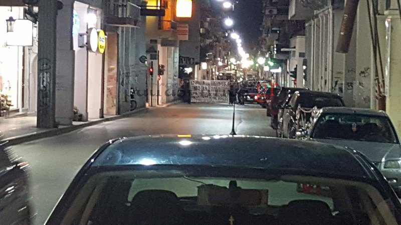 Πάτρα: Οδοφράγματα και μολότοφ από υπερασπιστές του βομβιστή Γιαγτζόγλου [εικόνες & βίντεο] | iefimerida.gr 1