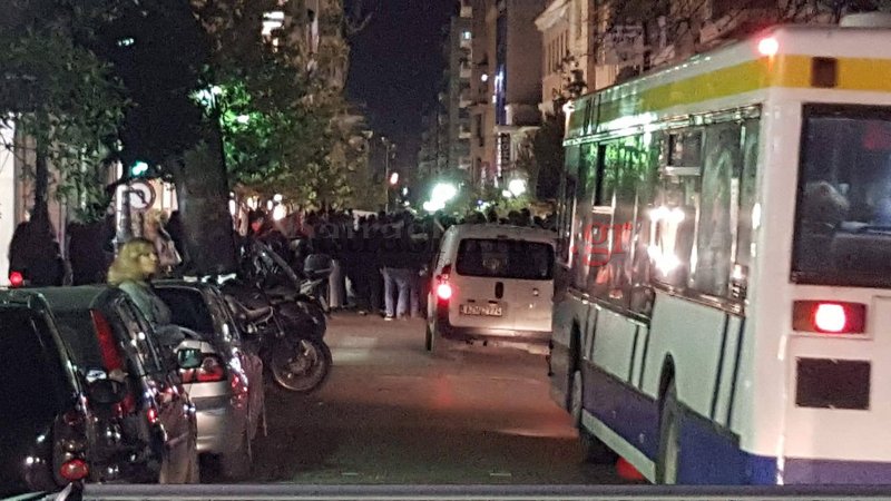 Πάτρα: Οδοφράγματα και μολότοφ από υπερασπιστές του βομβιστή Γιαγτζόγλου [εικόνες & βίντεο] | iefimerida.gr 2