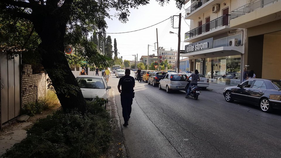 Αίσιο τέλος στην Πάτρα: Οι αστυνομικού έπεισαν τον 45χρονο που απειλούσε να αυτοκτονήσει [εικόνες] | iefimerida.gr 2