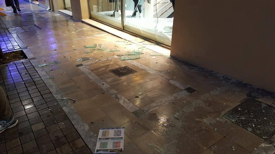 Πέντε τραυματίες στην πορεία για τον Παύλο Φύσσα –Επιτέθηκαν σε συνεργείο του ΑΝΤ1 [εικόνες & βίντεο] | iefimerida.gr 12