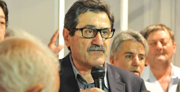 Ο δήμαρχος της Πάτρας κατέβασε τη σημαία της Eυρωπαϊκής Eνωσης [εικόνα] | iefimerida.gr 1