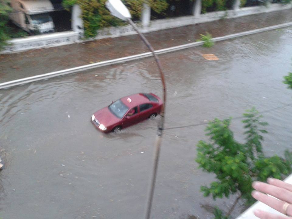 «Σαρώνει» η κακοκαιρία την Πάτρα - Οι δρόμοι έγιναν ποτάμια [εικόνες & βίντεο] | iefimerida.gr 1