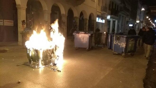 Πεδίο μάχης το κέντρο της Πάτρας -Επίθεση σε δημοσιογράφους και πολίτες -5 συλλήψεις[βίντεο] | iefimerida.gr 0