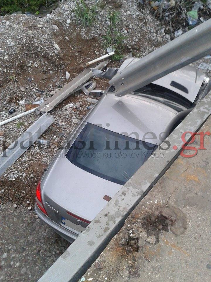 Συναγερμός στην Πάτρα: Οδηγός έπεσε με το αυτοκίνητό του από γέφυρα [εικόνες] | iefimerida.gr 1