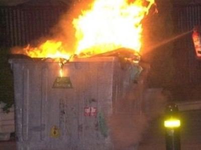 Παράνοια στην Πάτρα: Άγνωστοι εμπρηστές έχουν κάψει 220 κάδους σε ένα τρίμηνο | iefimerida.gr 0