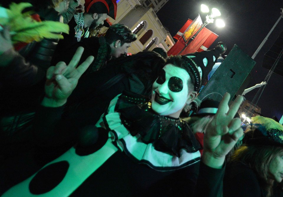 Κέφι παρά το τσουχτερό κρύο -Ξεκίνησε το Καρναβάλι της Πάτρας [εικόνες & βίντεο] | iefimerida.gr 5