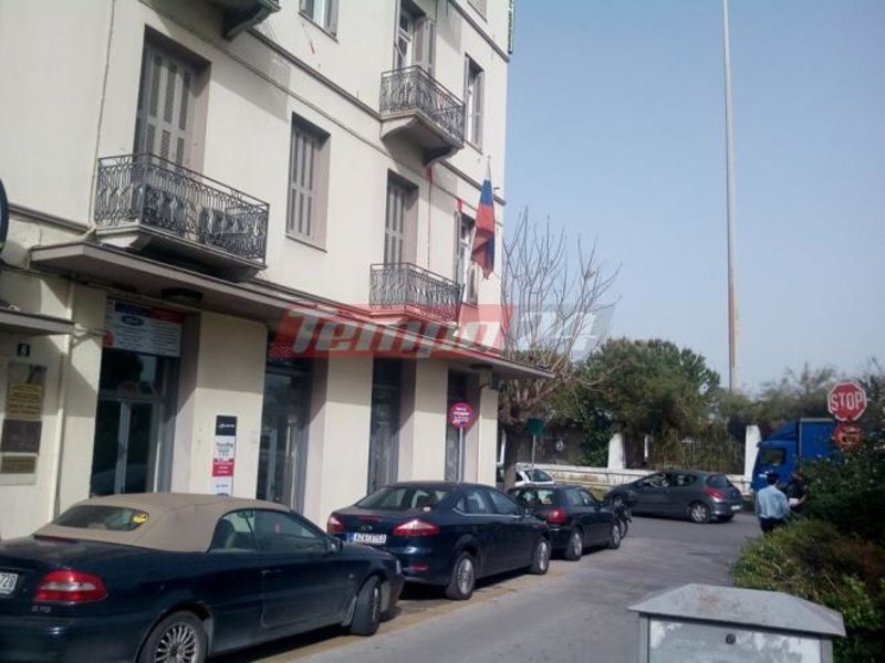 Πάτρα: Επίθεση με μπογιές στο κτίριο του Βρετανικού Υποπροξενείου [εικόνες] | iefimerida.gr 1