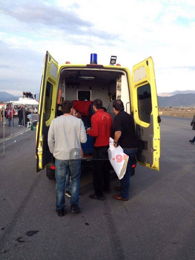  Καρέ-καρέ η στιγμή που αυτοκίνητο πέφτει στο πλήθος σε αγώνες στην Τρίπολη [εικόνες & βίντεο] | iefimerida.gr 2