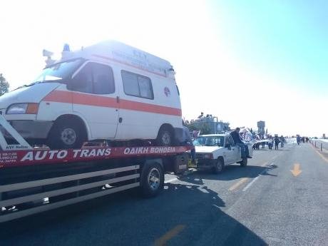 Πάτρα: Διαδηλωτές έριξαν ομοιώματα του Τσίπρα και των υπουργών από τη γέφυρα του Ρίου [εικόνες & βίντεο] | iefimerida.gr 8