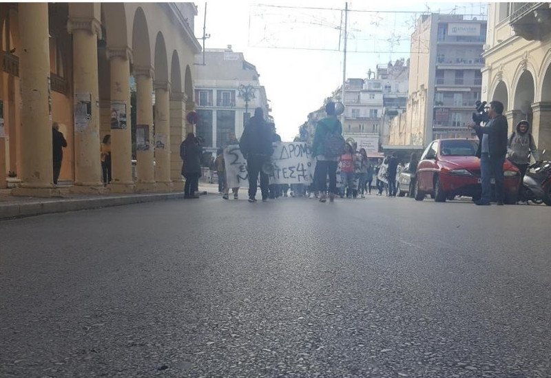 Οι μαθητές βγήκαν στο δρόμο και σε Πάτρα-Πύργο [εικόνες] | iefimerida.gr 1