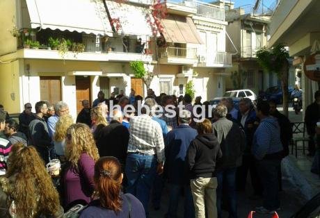 Πανικός στην Πάτρα για μια σακούλα λαχανικών -Η διανομή τροφίμων εξελίχθηκε σε μαζική συγκέντρωση [εικόνες] | iefimerida.gr 1