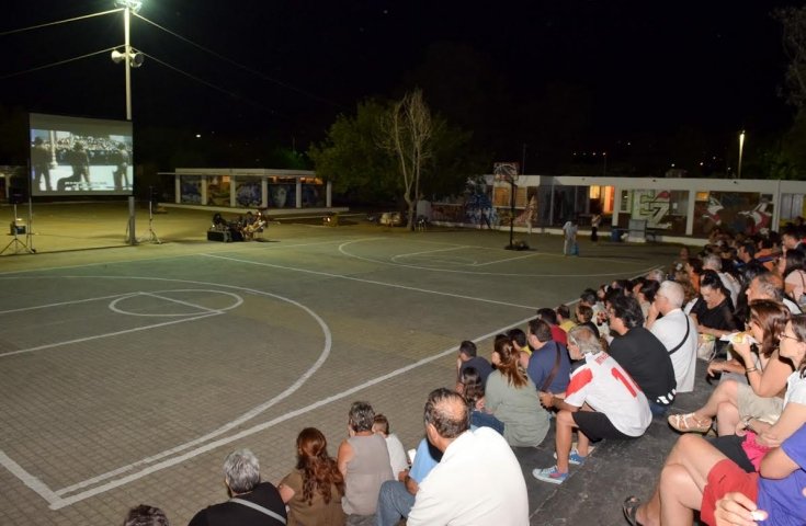 Πρωτοπορούν στην Πάτρα: Κινητός κινηματογράφος | iefimerida.gr 0