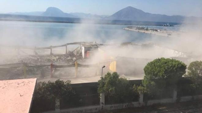 Τραγωδία στην Πάτρα: Κατέρρευσε στέγαστρο στο παλιό λιμάνι -Ενας νεκρός [εικόνες & βίντεο]   | iefimerida.gr 5
