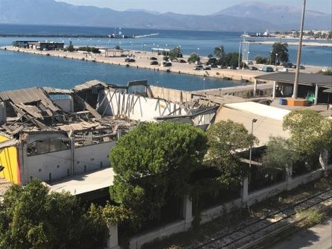 Τραγωδία στην Πάτρα: Κατέρρευσε στέγαστρο στο παλιό λιμάνι -Ενας νεκρός [εικόνες & βίντεο]   | iefimerida.gr 9