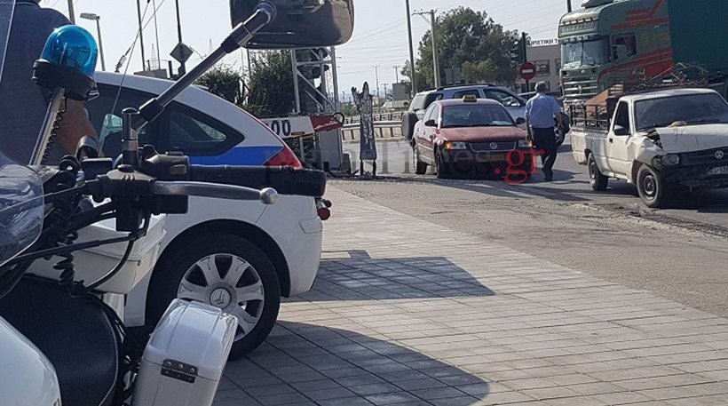 Πάτρα: Ρομά πέρασαν με κόκκινο, τράκαραν με ταξί και μετά έδειραν τον πελάτη | iefimerida.gr 0