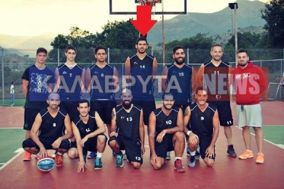 Ποιος είναι ο τσολιάς που έκλεψε τις εντυπώσεις στο Προεδρικό Μέγαρο [εικόνες] | iefimerida.gr 1