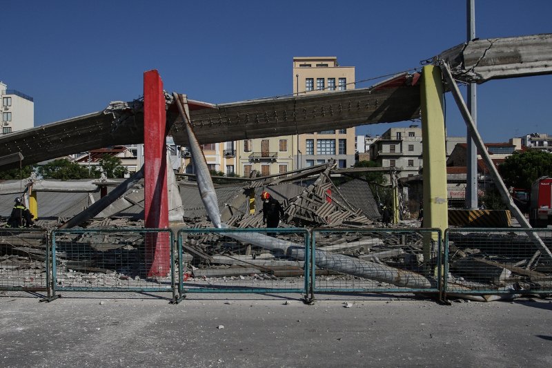 Προαναγγελθείσα τραγωδία: Ο δήμος Πατρέων είχε ζητήσει να κατεδαφιστεί το κτίριο που κατέρρευσε [εικόνες & βίντεο] | iefimerida.gr 0