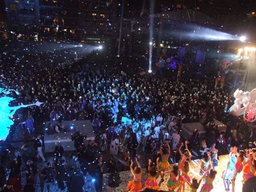 Κέφι παρά το τσουχτερό κρύο -Ξεκίνησε το Καρναβάλι της Πάτρας [εικόνες & βίντεο] | iefimerida.gr 1