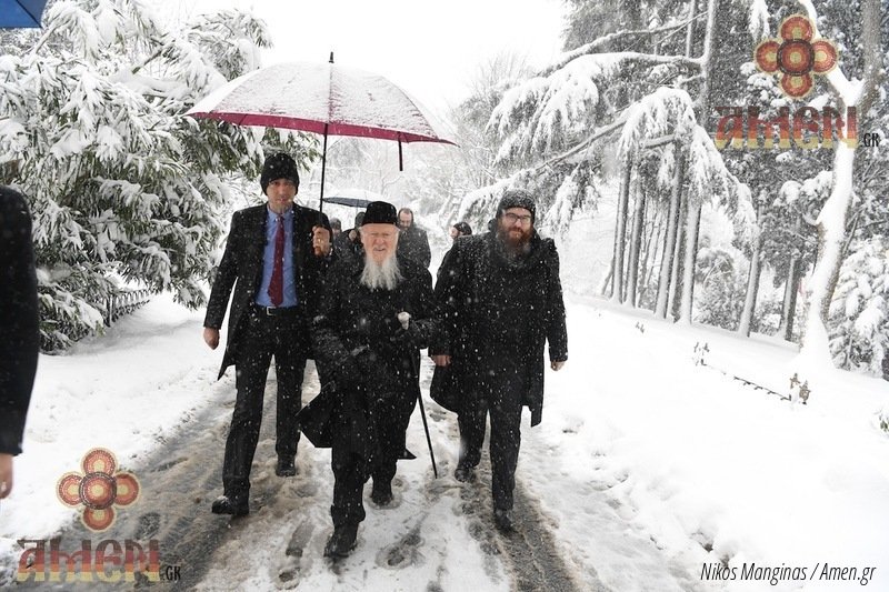 «Πάγωσε» ο Πατριάρχης Βαρθολομαίος -Βγήκε βόλτα με θυελλώδη χιονόπτωση [εικόνες] | iefimerida.gr 3