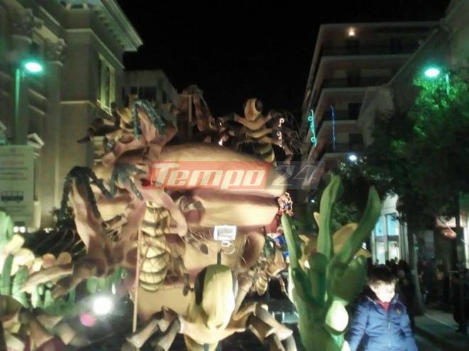 Ξεκίνησε το Πατρινό Καρναβάλι -Βγήκαν στους δρόμους τα άρματα [εικόνες & βίντεο] | iefimerida.gr 1