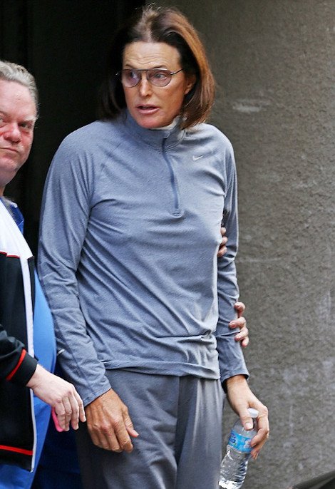 Ο πατριός της Κιμ Καρντάσιαν έγινε γυναίκα -Πλέον τον φωνάζουν Μπριζίτ [εικόνες] | iefimerida.gr 0