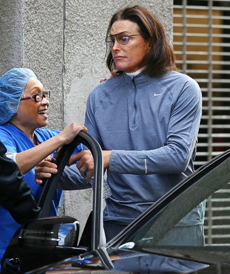 Ο πατριός της Κιμ Καρντάσιαν έγινε γυναίκα -Πλέον τον φωνάζουν Μπριζίτ [εικόνες] | iefimerida.gr 3